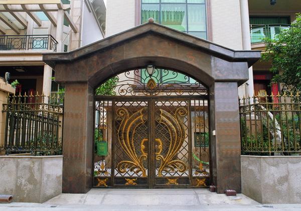 门口犯“墙角”冲射怎么办?